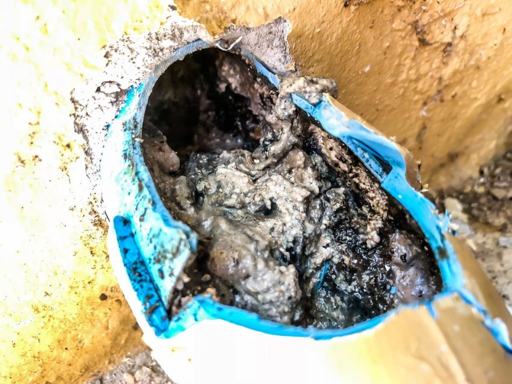 Canalisation extérieure bouchée - Plomberie Roger Chayer